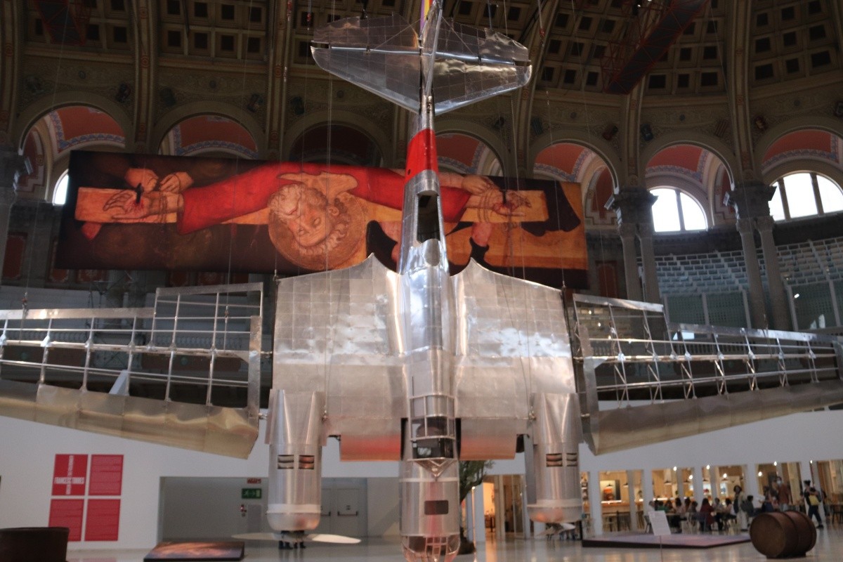 L'exposició 'Aeronàutica (vol) interior', de Francesc Torres, al MNAC.