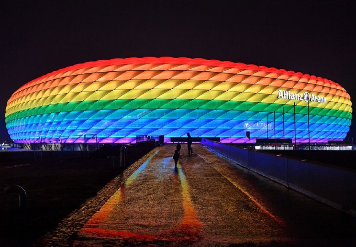 Així s'hauria d'haver il·luminat l'Allianz Arena