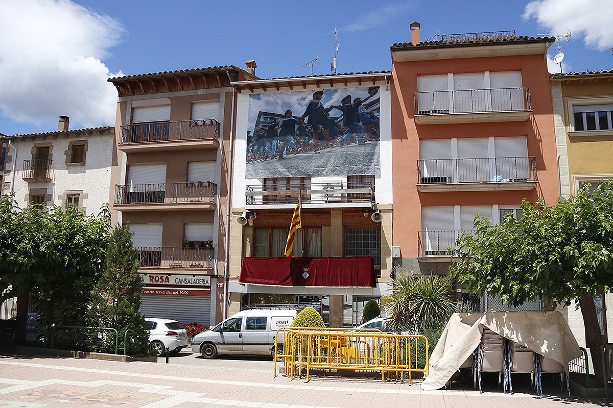 Una de les fotografies dels Elois exposada al carrer a Prats de Lluçanès.