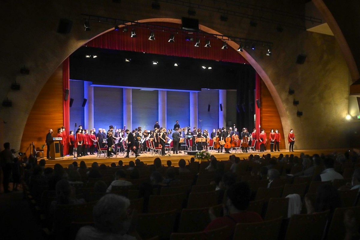 Final del concert d’aniversari de la Coral i l’Orquestra de la URV al Palau Firal i de Congressos de Tarragona