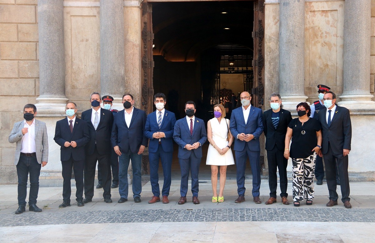 Els polítics indultats, a les portes del Palau de la Generalitat