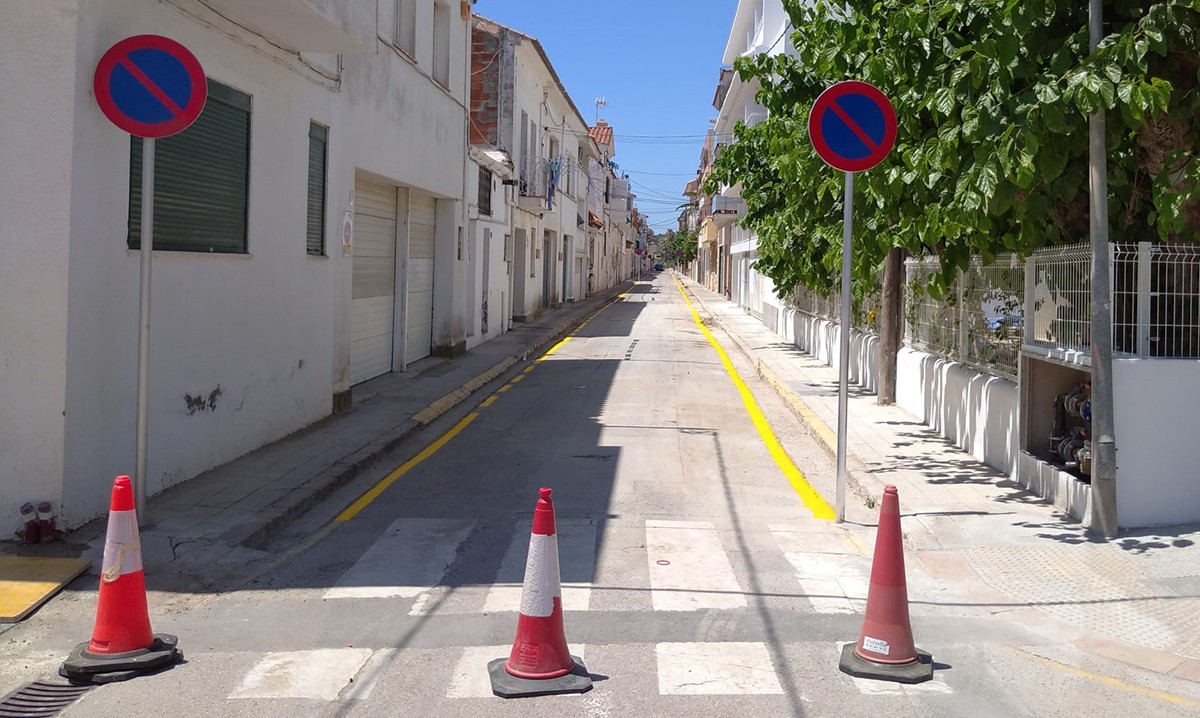 El carrer Pescadors, sense les places d'aparcament.
