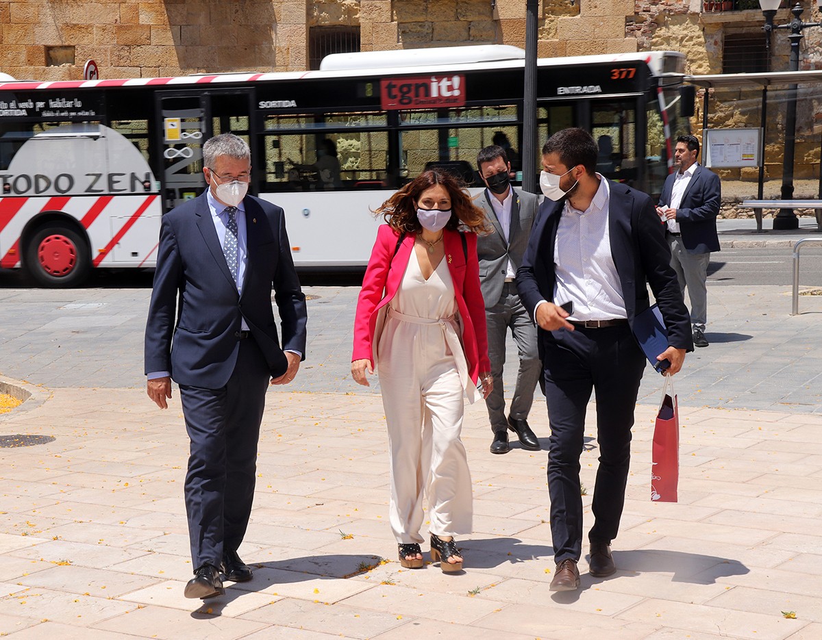 La consellera de Presidència, Laura Vilagrà; i l’alcalde de Tarragona, Pau Ricomà, arribant a la Diputació de Tarragona, durant la seva visita institucional a la ciutat.