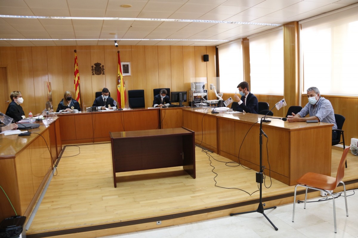 Imatge del judici a un veí de Valls que va calar foc a casa seva per desavinences amb la seva exdona, a l'Audiència de Tarragona