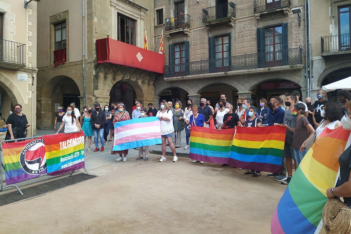 Manifestació a Vic contra l'assassinat homòfob de Galícia