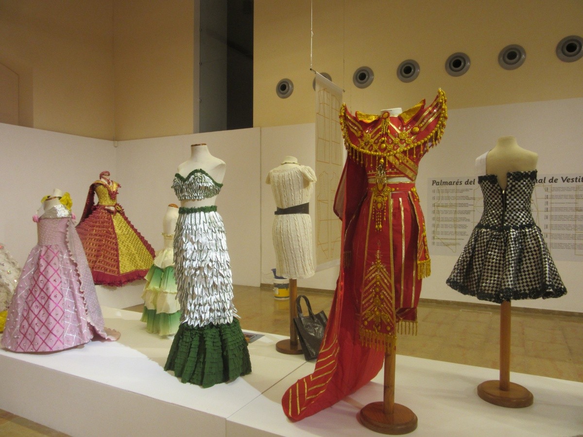 Alguns dels vestits que es poden veure a la mostra del Museu de les Terres de l'Ebre.