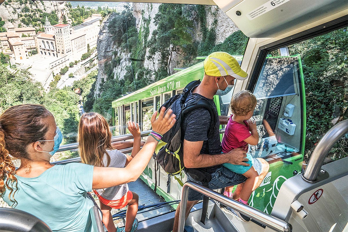 L'oferta de FGC inclou set trens turístics i funiculars