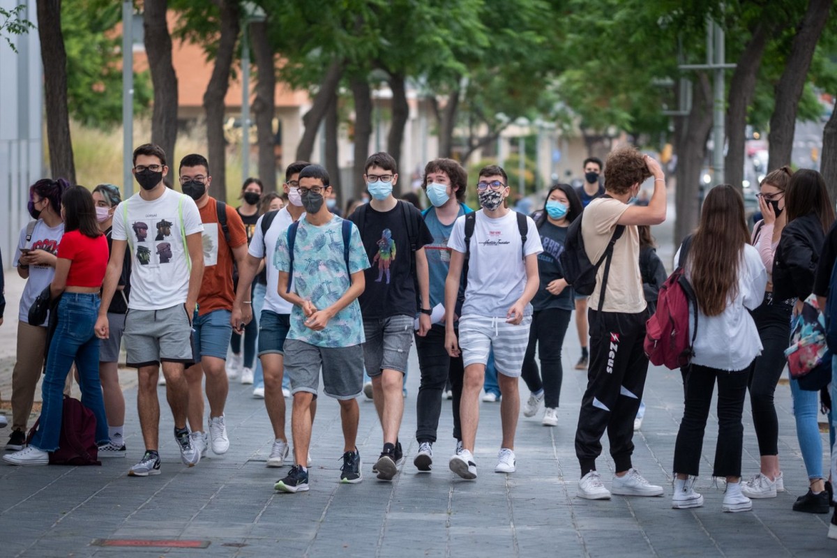 Estudiants de secundària arribant al campus Catalunya per fer la Prova d'Accés a la Universitat, el passat mes de juny