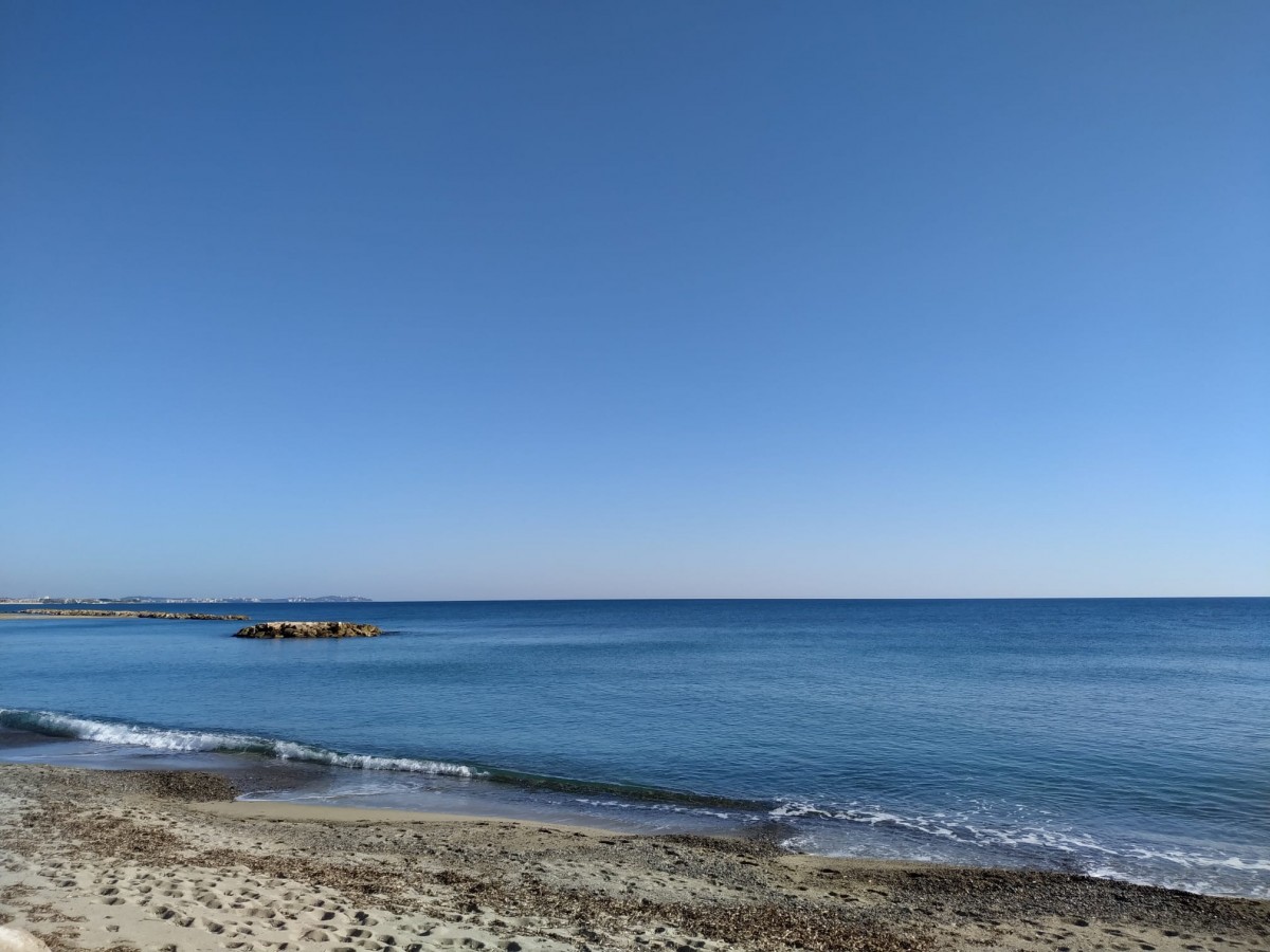 Una imatge de la platja de l'Ardiaca, de Cambrils, durant l'hivern d'enguany