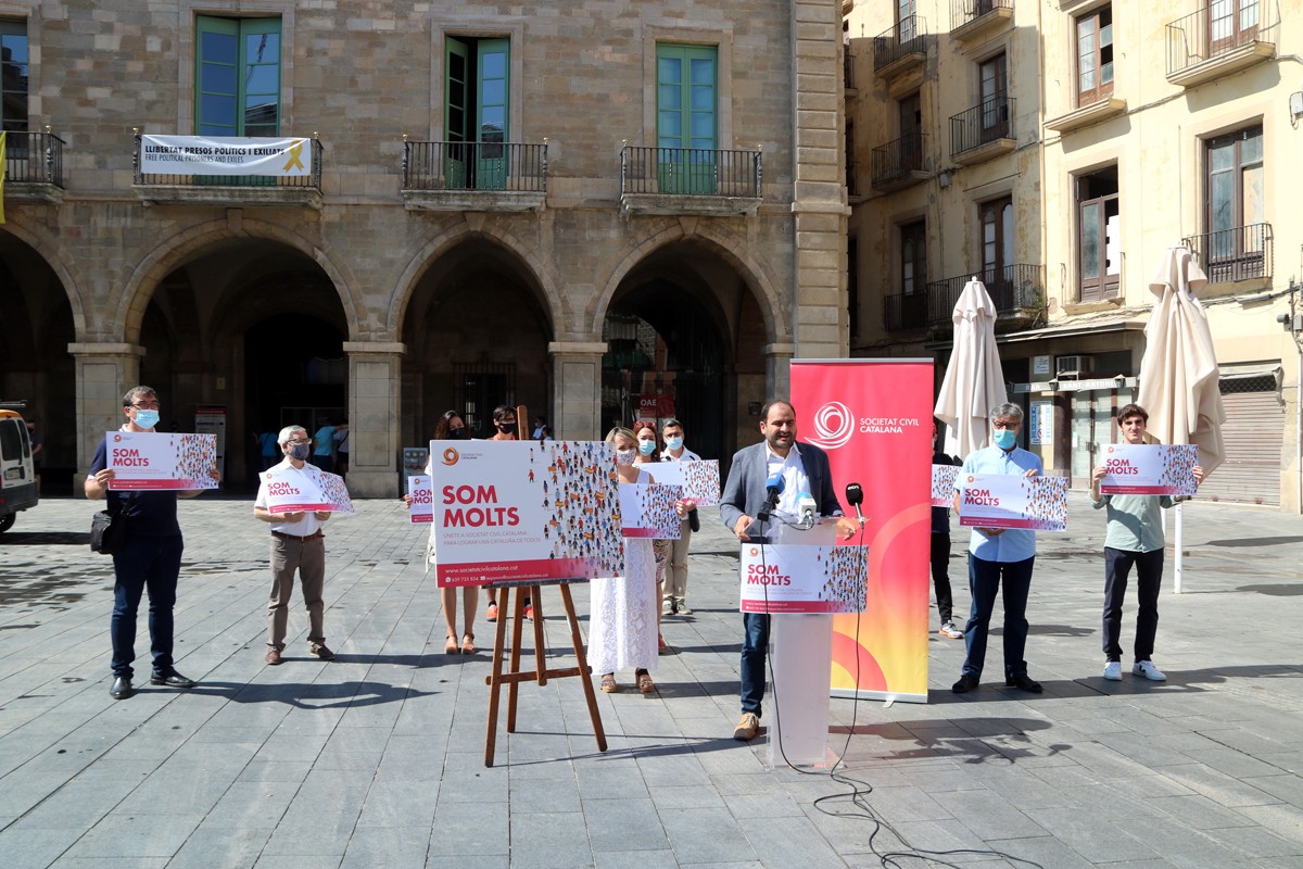 Presentació de la campanya «Som Molts», de Societat Civil Catalana, a Manresa