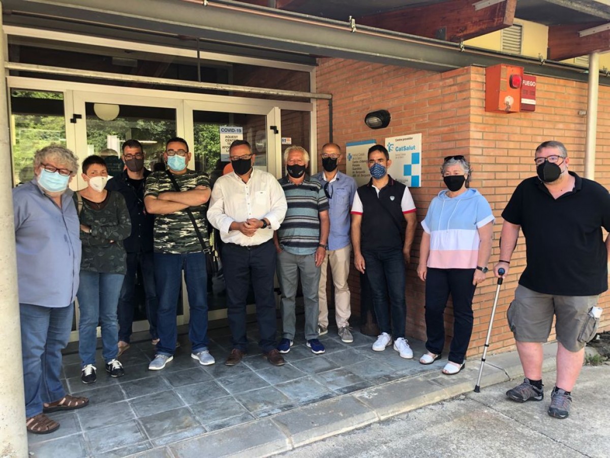 Alcaldes dels municipis afectats amb els regidors de Sanitat de l'Alt Berguedà