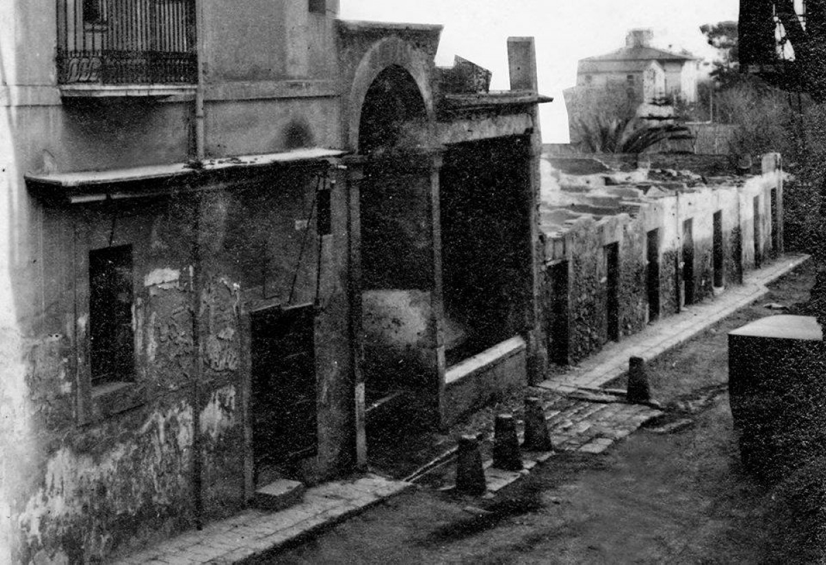 Imatge de la Font Vella al carrer de la Closa de Mestres, l'ant 1923