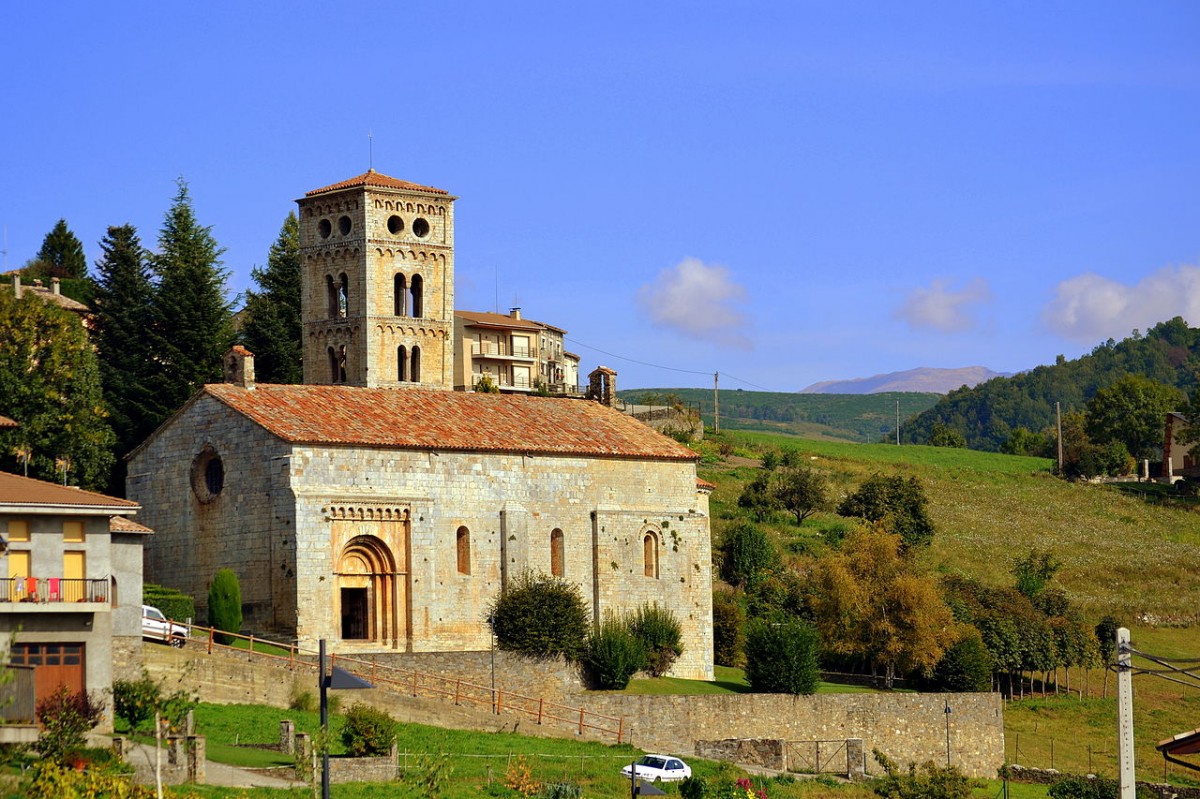 L'església de Santa Cecília de Molló