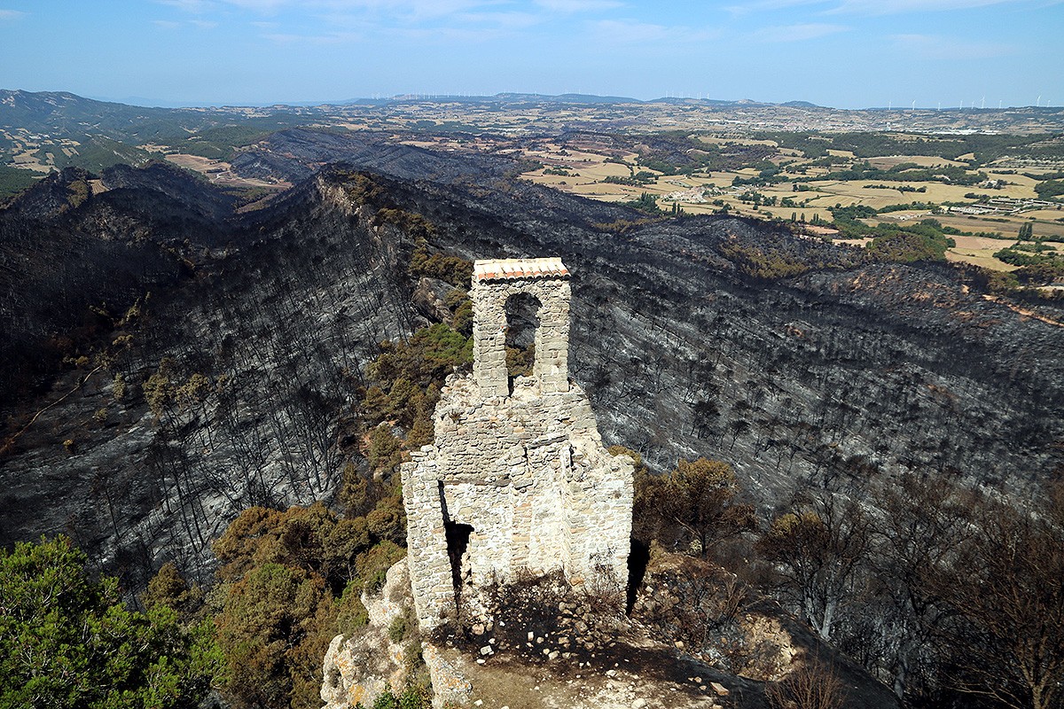 Vistes de la zona cremada de Bellprat des del castell de Queralt