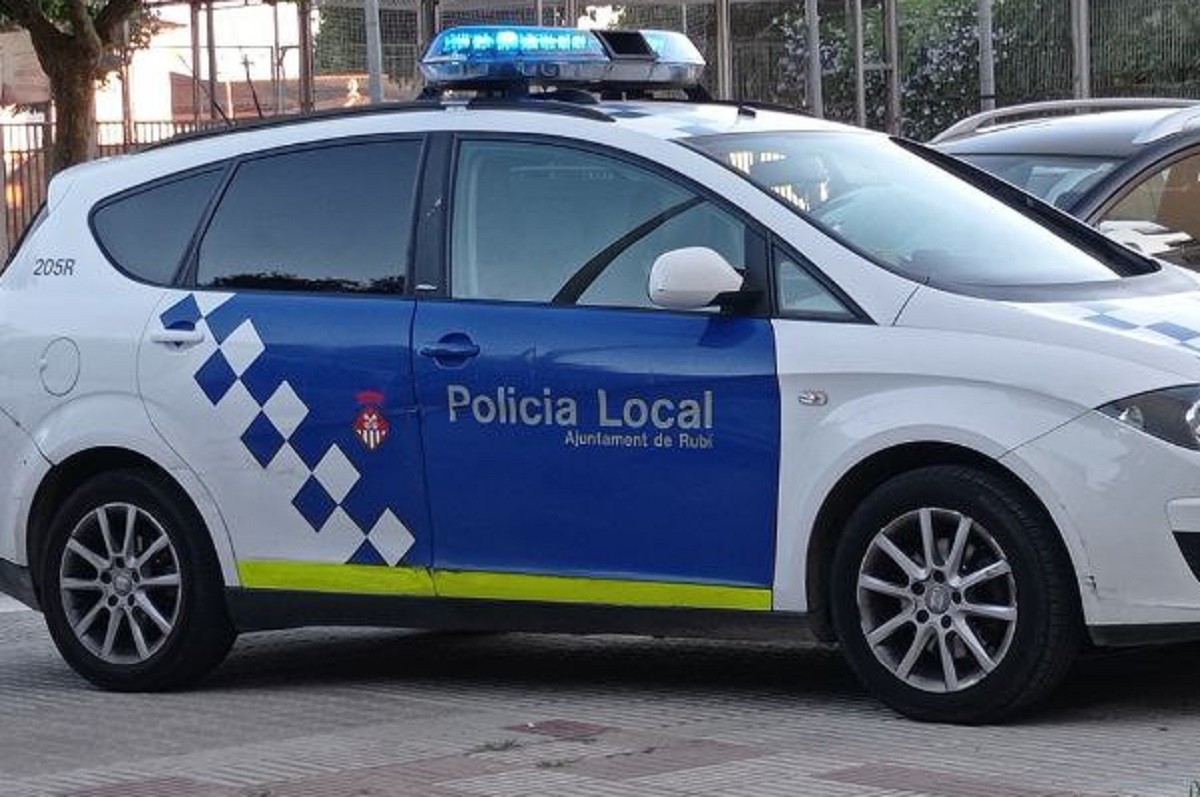 Un vehicle de la Policia Local de Rubí