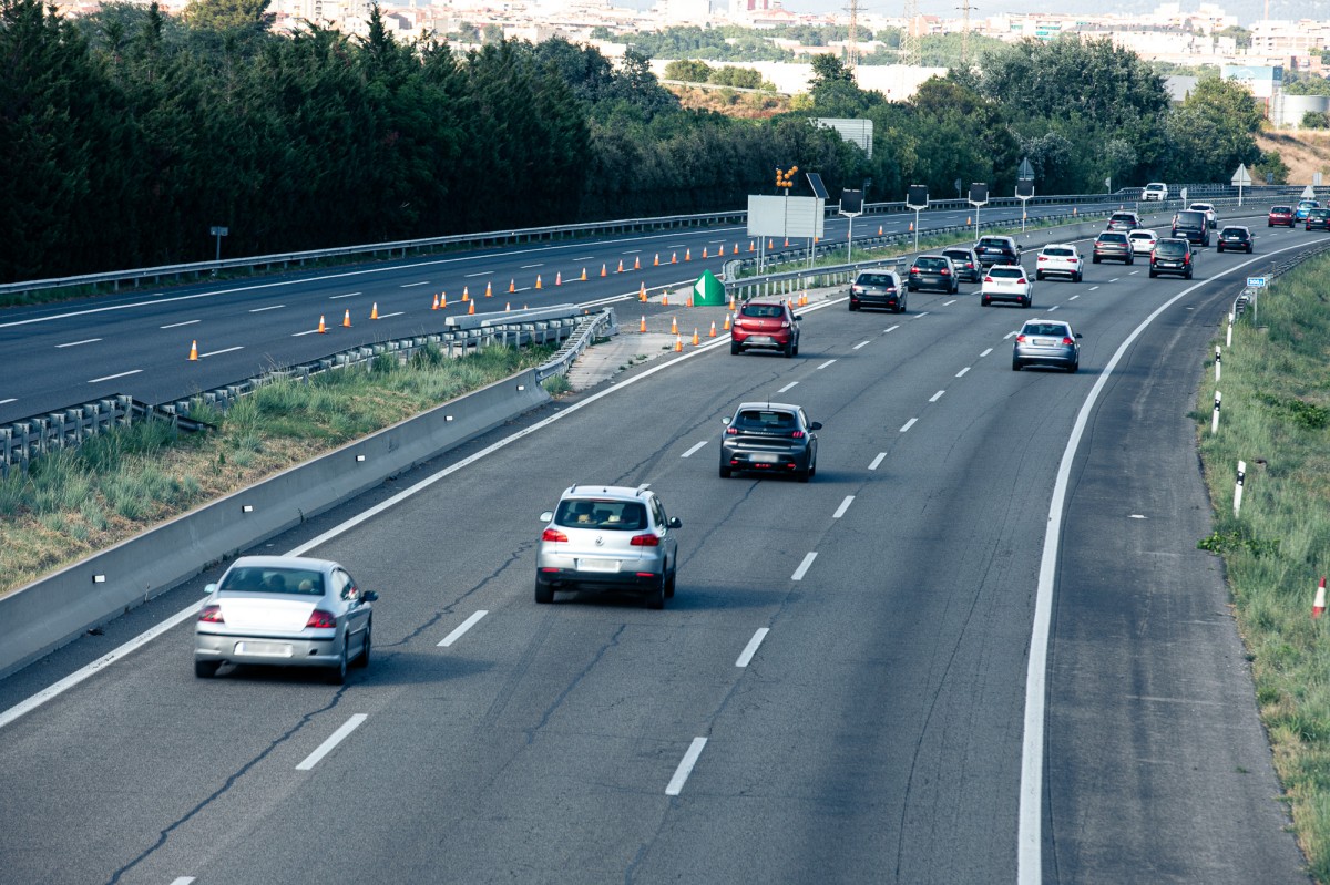 Una imatge d'arxiu de vehicles circulant per l'autopista