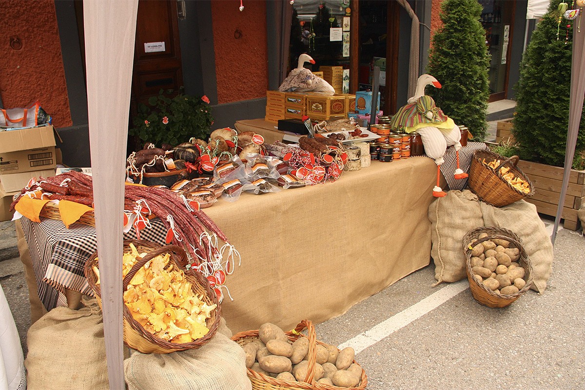 Una parada del mercat de la Fira de la Trumfa de Molló.
