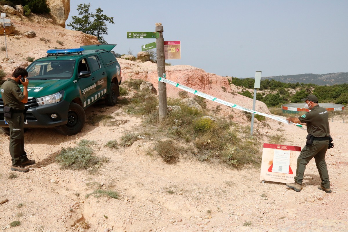 Agents Rurals precintant un parc natural català en imatge d'arxi