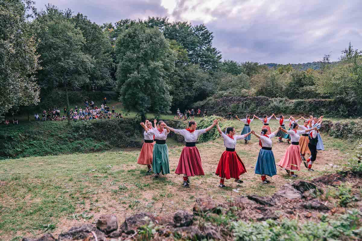 L'Ésdansa 2022 celebra aquest 2022 quaranta anys amb dansaires d'arreu del món.
