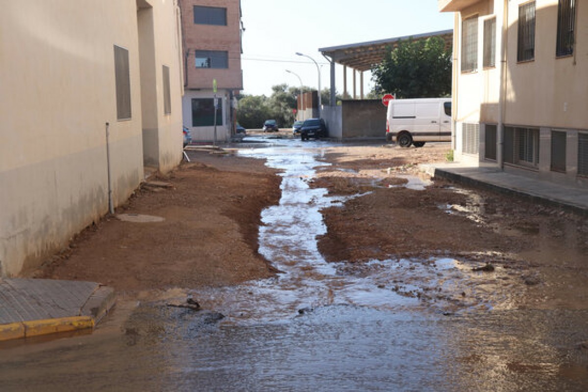 El carrer Joan Maragall d'Alcanar, que ha patit els efectes dels aiguats