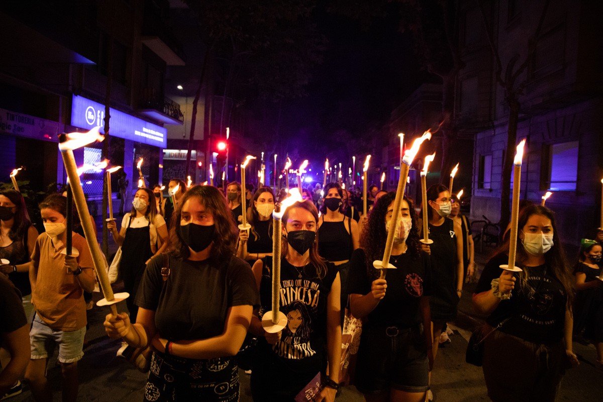 La marxa de torxes del passat dilluns pels carrers de Sabadell
