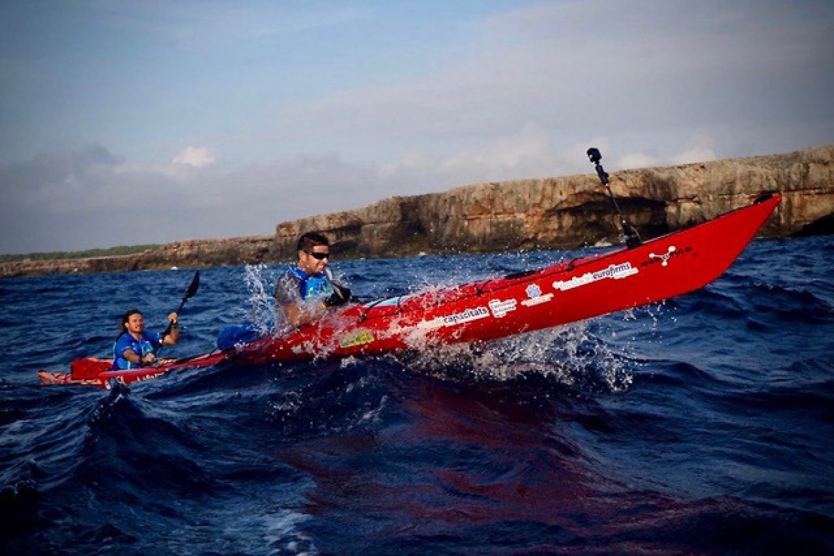 Fotograma del film Kayak no limits – Menorca in the dark de Joan Carles Moreno Álvarez i Isaac Padrós Suárez