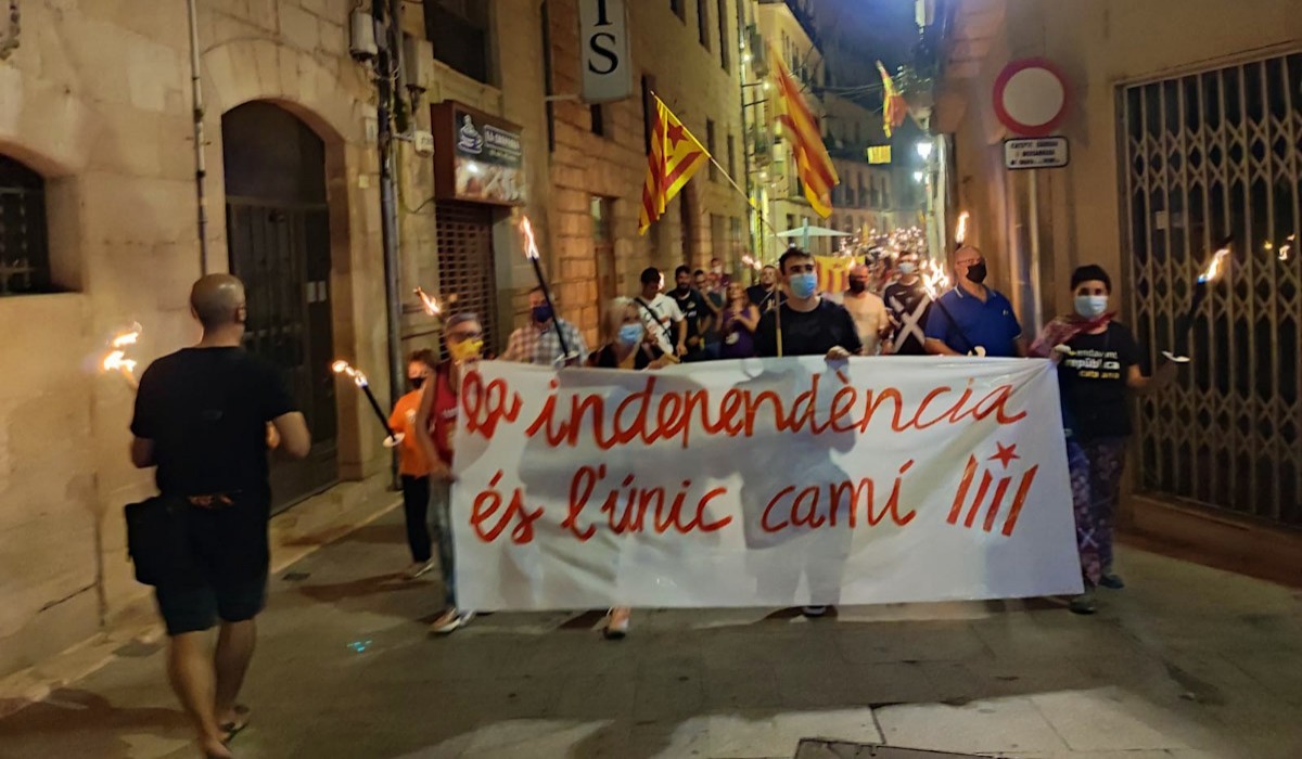 Tretzena 'Marxa de Torxes de Tortosa' organitzada per la Comissió 11-S de les Terres de l'Ebre