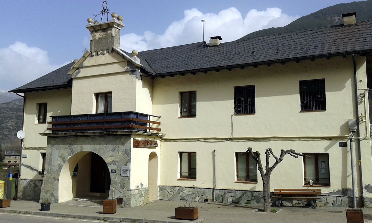 Imatge de l'escola de Ribera de Cardós