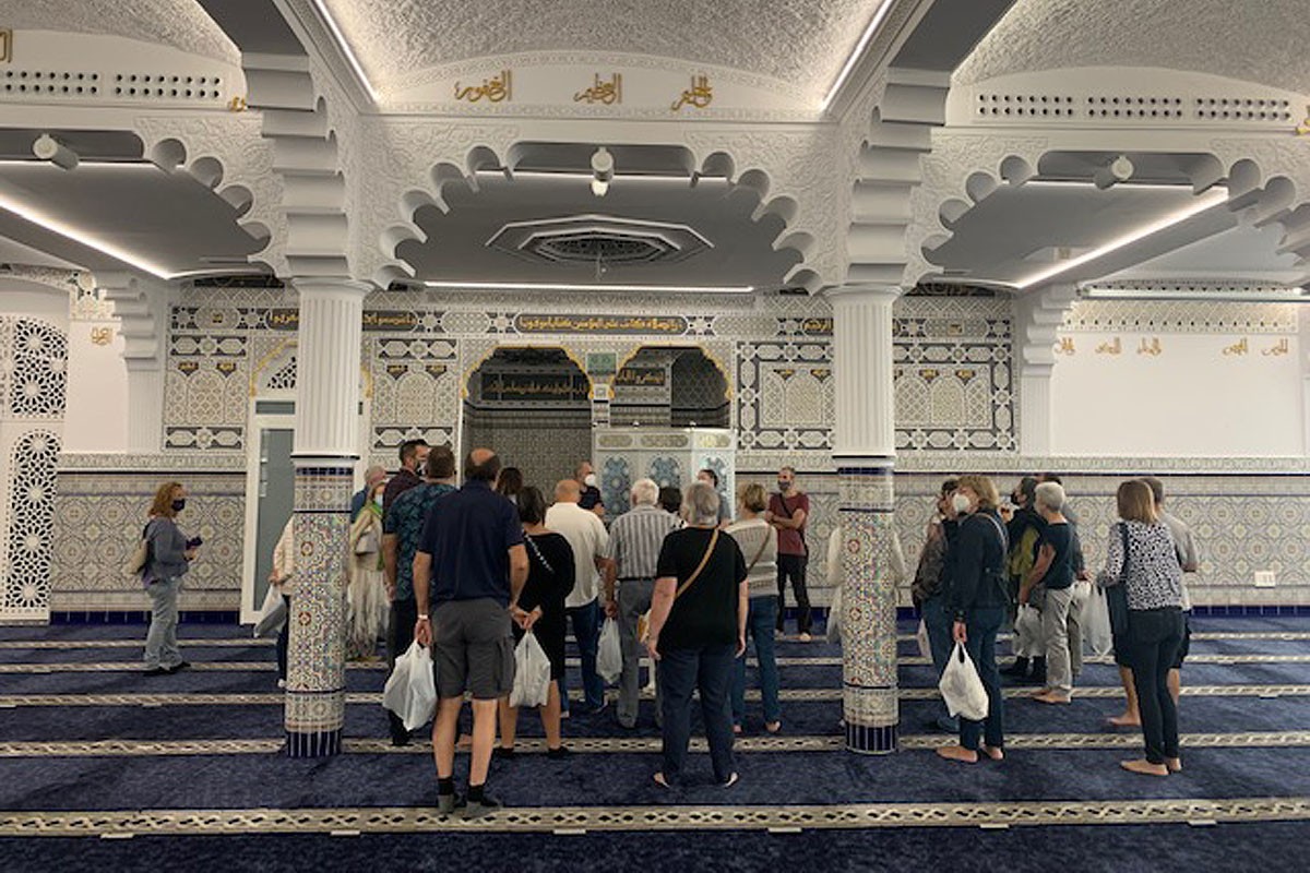 L'activitat d'Òmnium durant la visita a la mesquita Al Fath