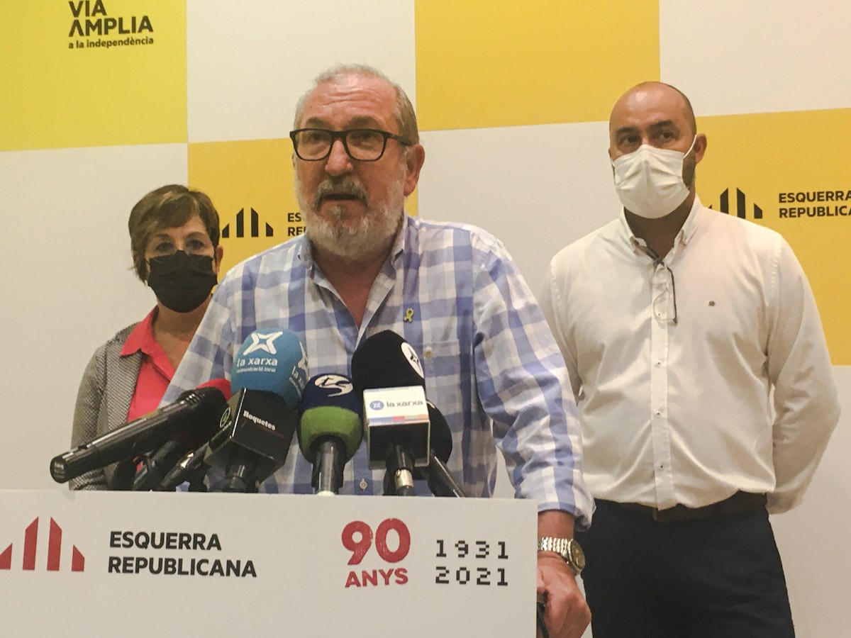Paco Gas, alcalde de Roquetes, durant la roda de premsa d'avui