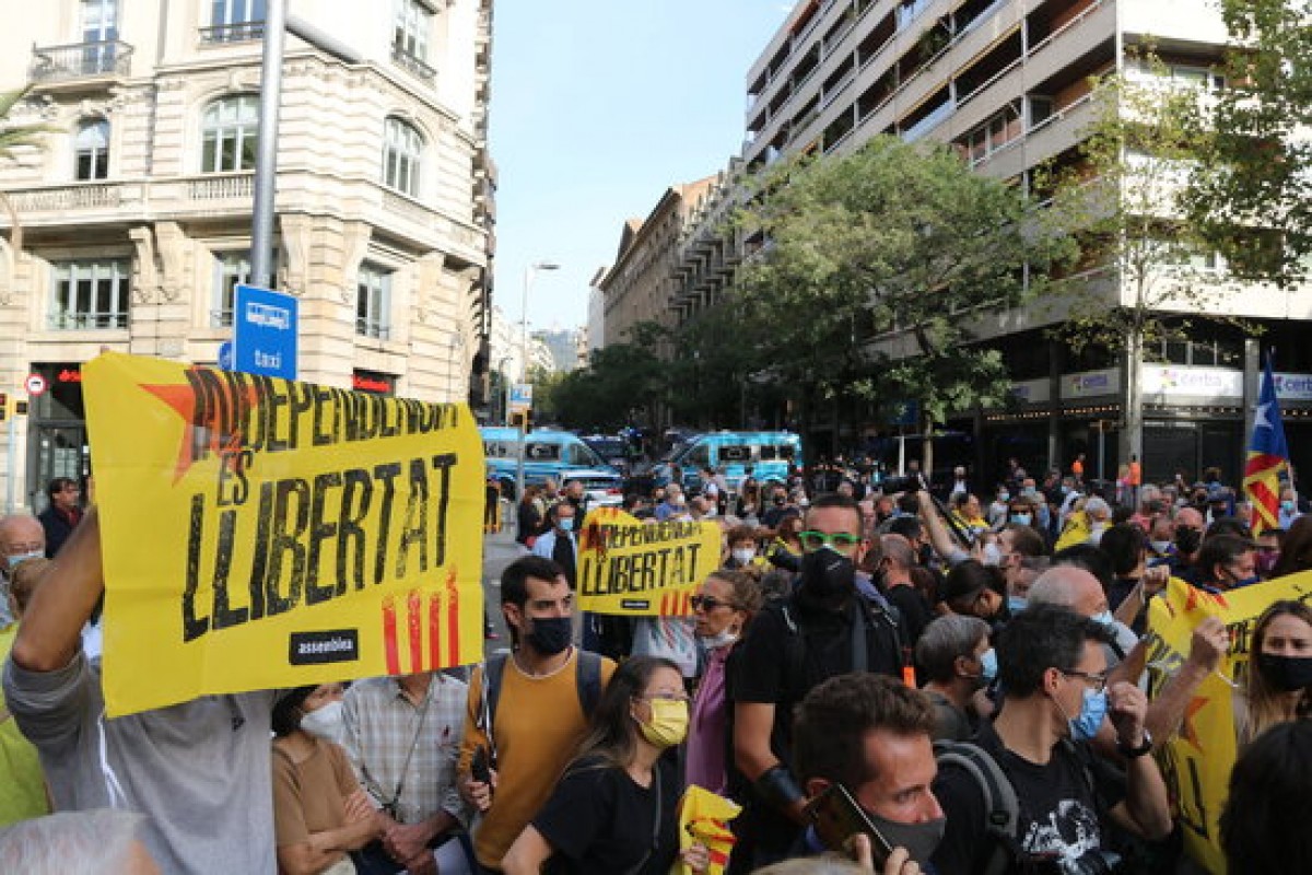 Pla obert de la manifestació convocada per l'ANC per rebutjar la detenció de Puigdemont a Itàlia