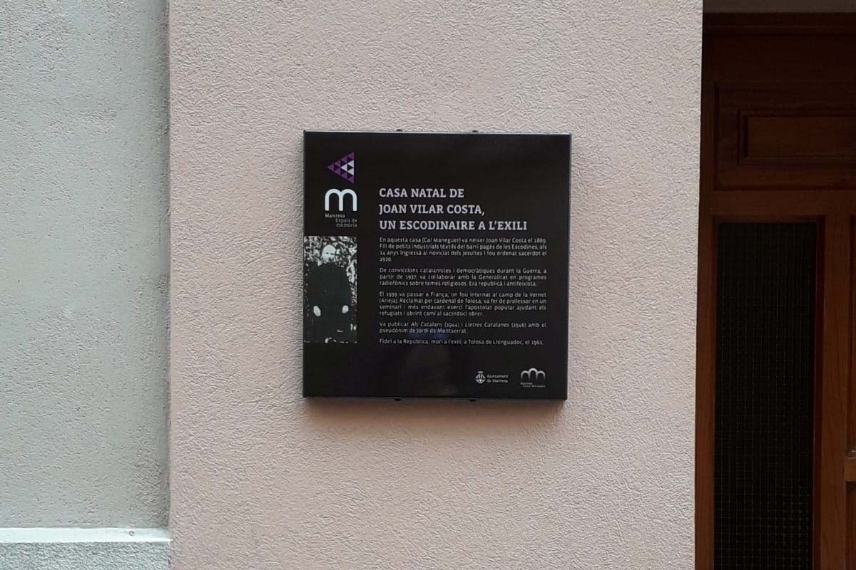 Nova placa a la casa natal de Joan Vilar al carrer Vell de Santa Clara