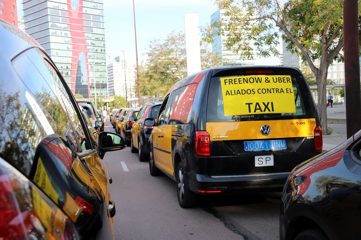 Imatge de la manifestació dels taxistes contra Uber i FreeNow.