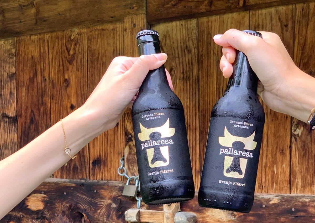 Dues ampolles de la nova cervesa artesana amb ecos pallaresos