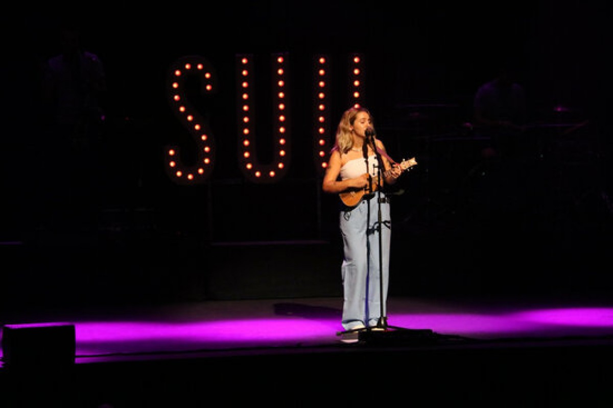 La cantant Suu durant el festival de Petits Camaleons 2021