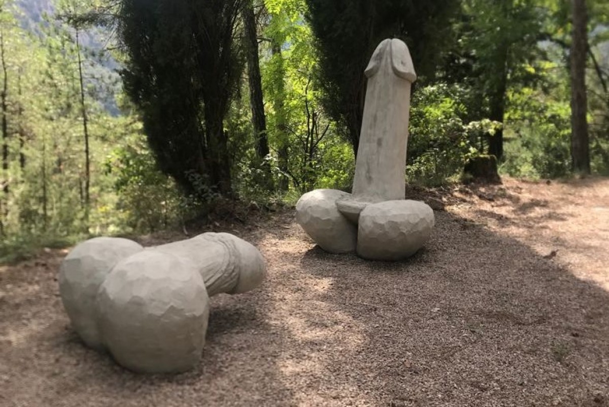 Les escultures de ciment en forma de penis a Vilada (Berguedà)