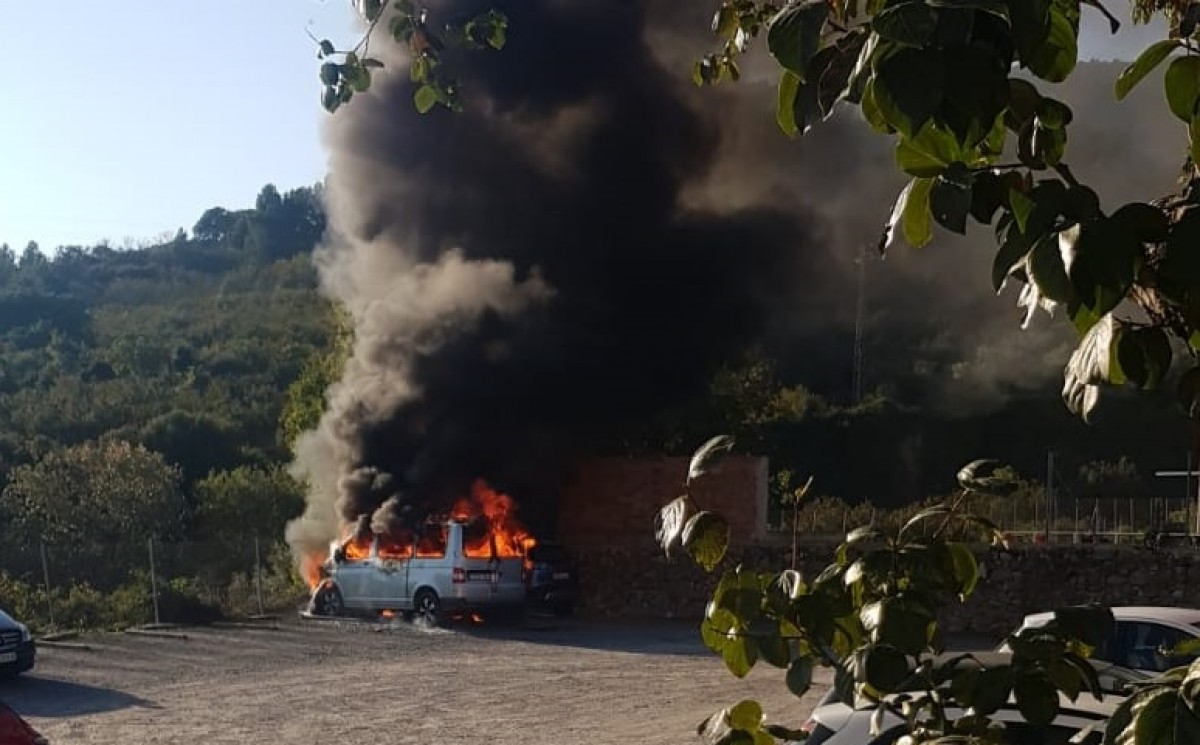 Una imatge del vehicle cremant