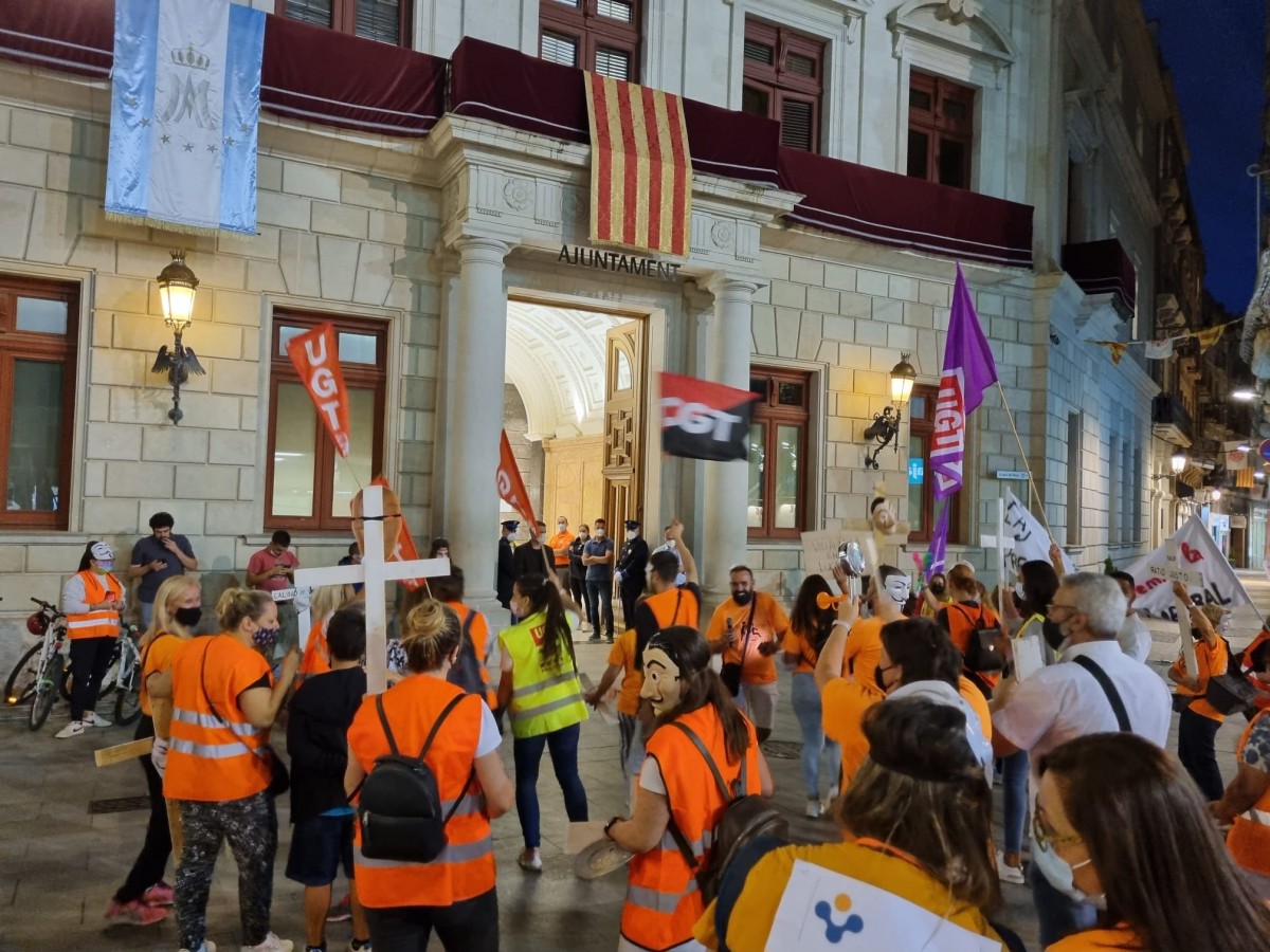 Imatge d'arxiu d'una protesta dels treballadors de Villablanca, a l'exterior de l'Ajuntament