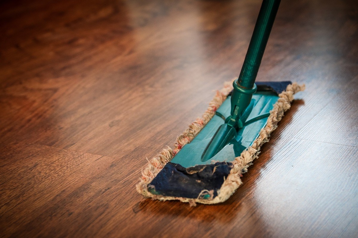 La neteja del terra és molt habitual, però hi ha espais que també necessiten el pas de la baieta.