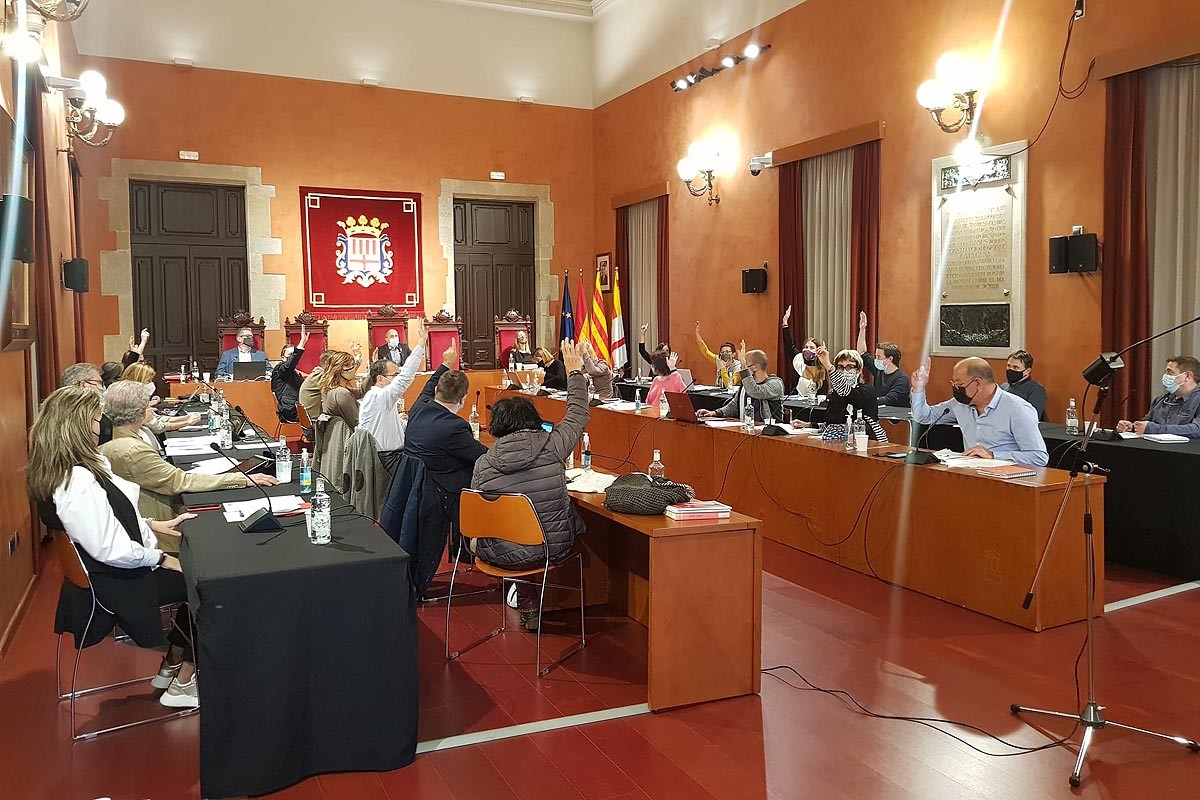 El ple de l'Ajuntament de Manresa en el moment de votar el recàrrec de l'IBI per als pisos buits