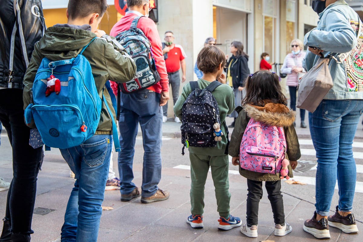 Nens sortint de l'escola, a Sabadell 