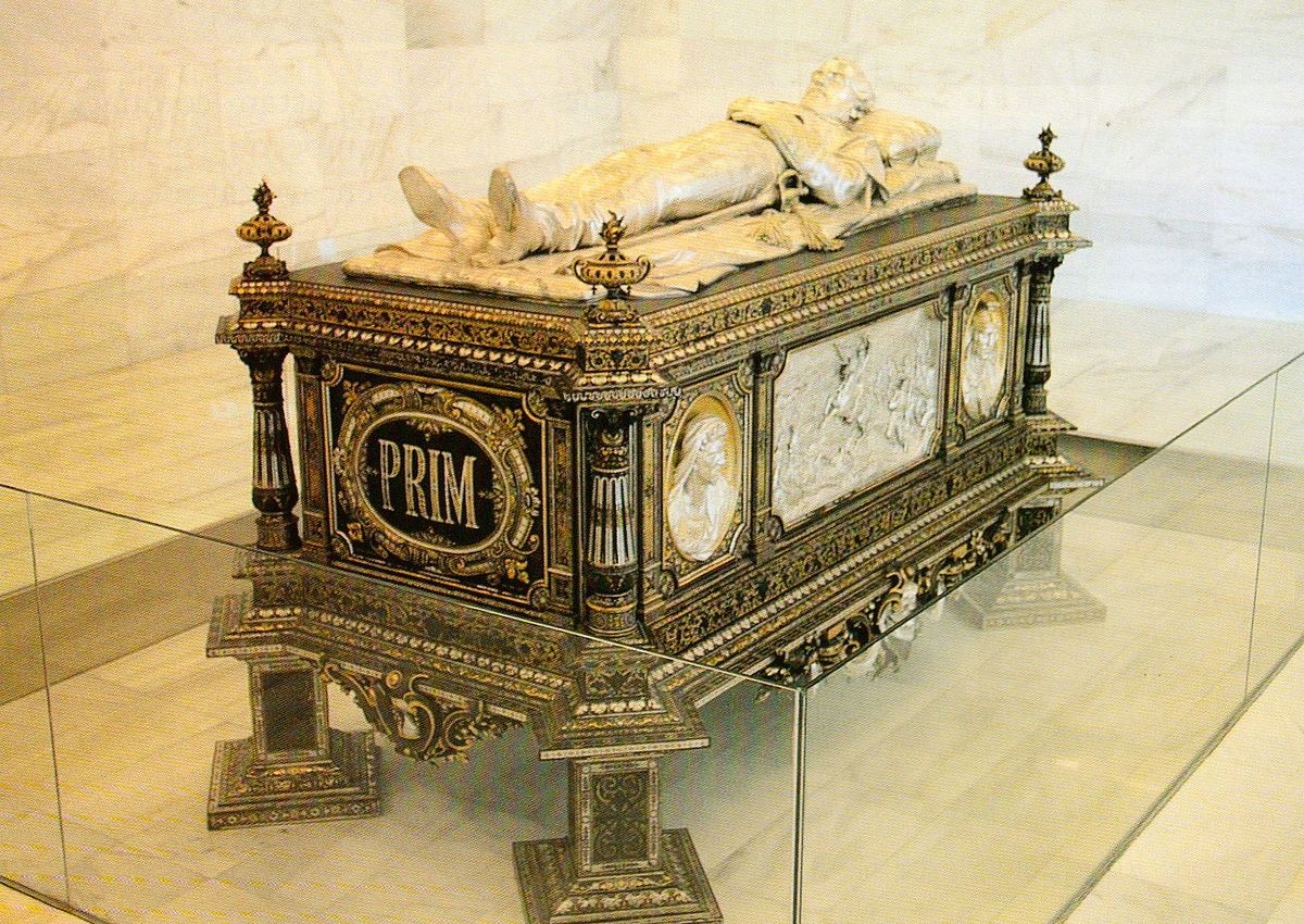 Una imatge del mausoleu de Prim
