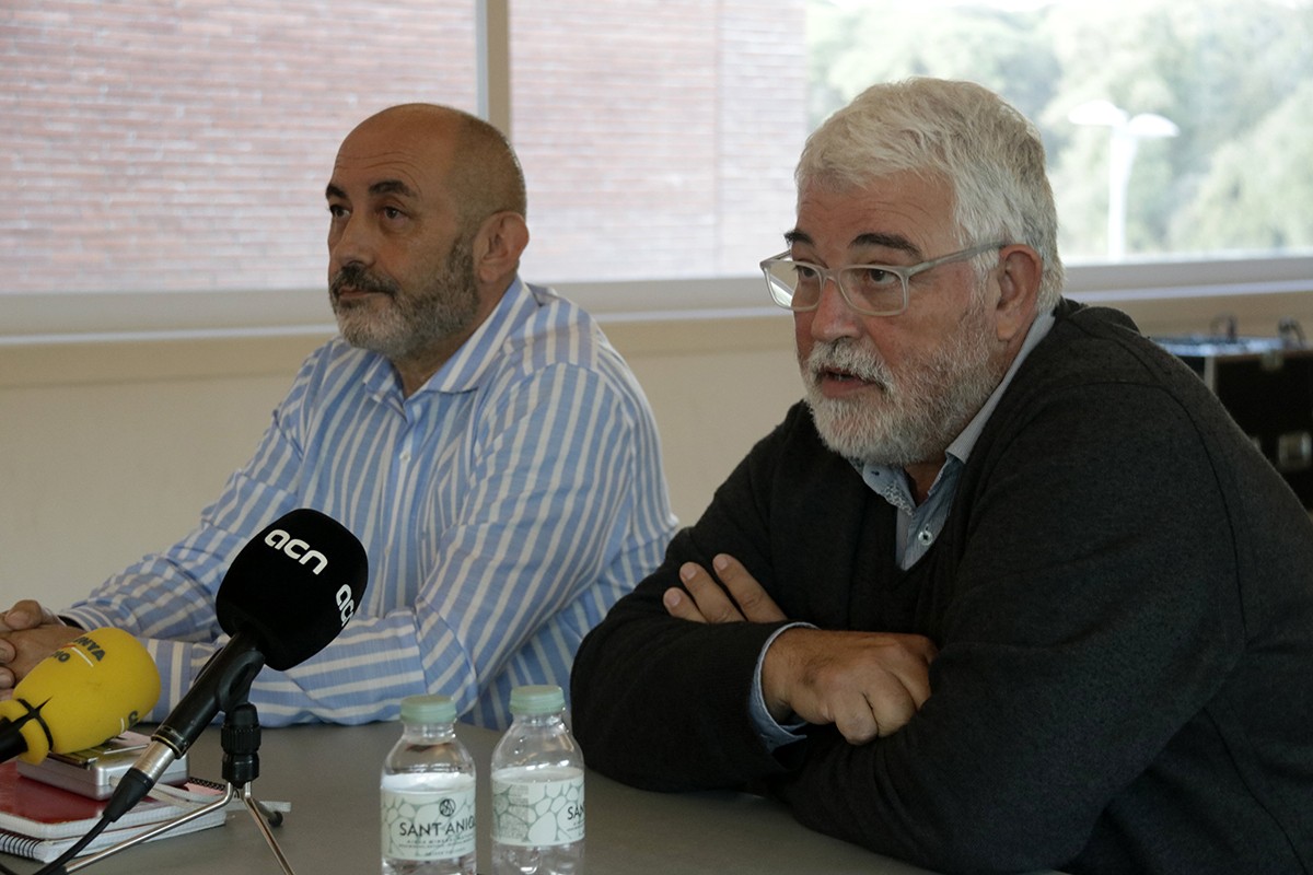 Amado Ferreras, cap de la Policia Local de Llinars del Vallès, i l'alcalde Martí Pujol