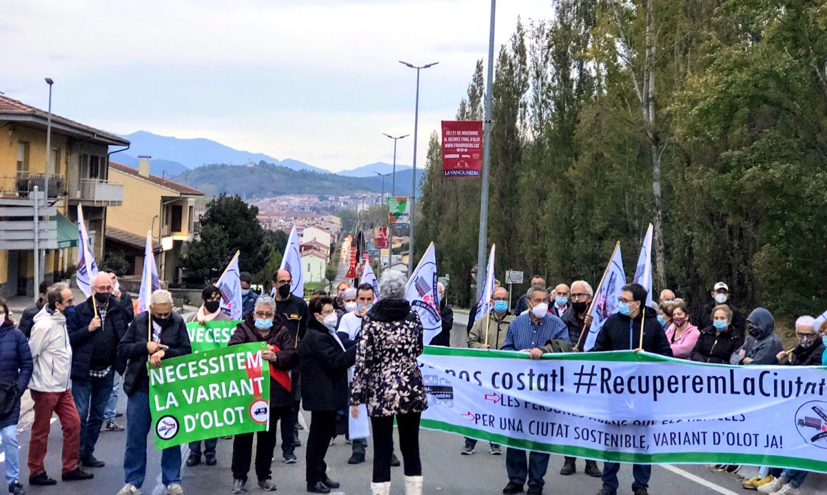 Una quarantena de persones es van manifestar a la Solfa.