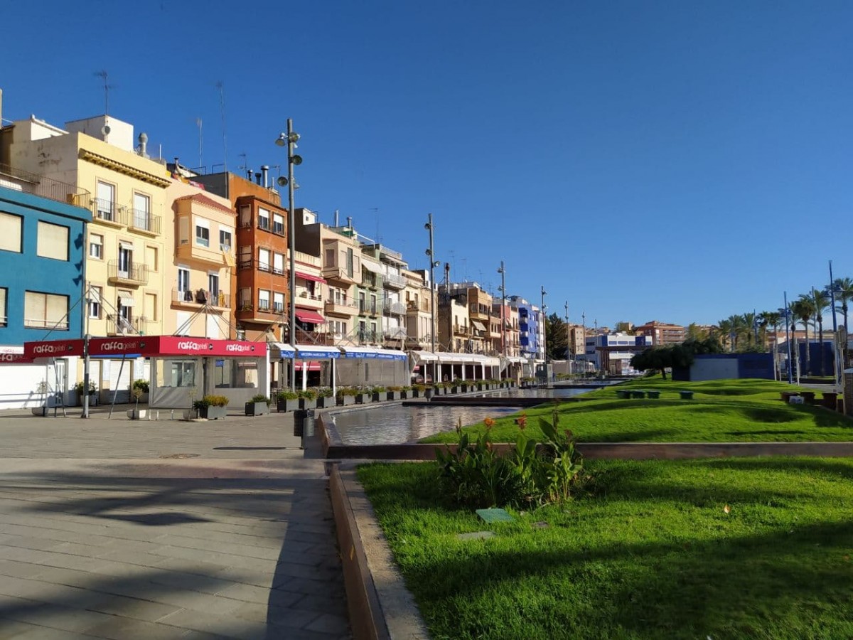 El passeig marítim del barri del Serrallo, a Tarragona.