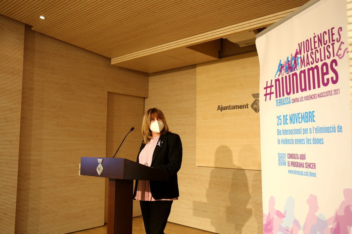 La regidora de Polítiques de Gènere, Núria Marín, durant la presentació de la campanya pel 25-N. 