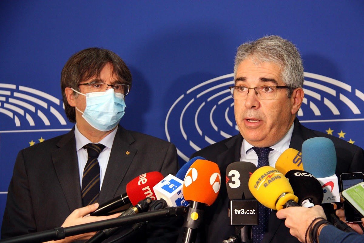 L'exconseller Francesc Homs i l'expresident Carles Puigdemont, aquest dimarts al Parlament Europeu