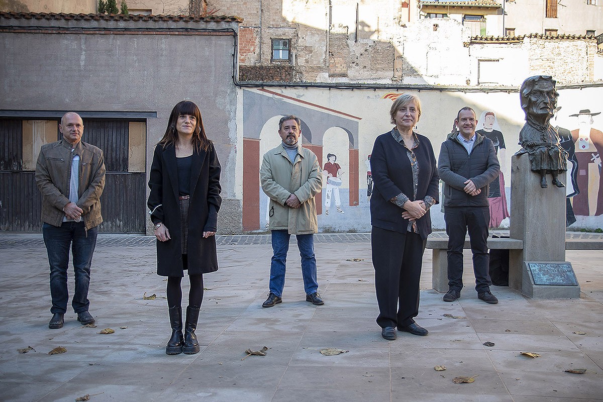 Fàbrega, Camps, Reniu, Feliu i Rodríguez, durant la presentació de l'oficina parlamentària d'ERC Osona.