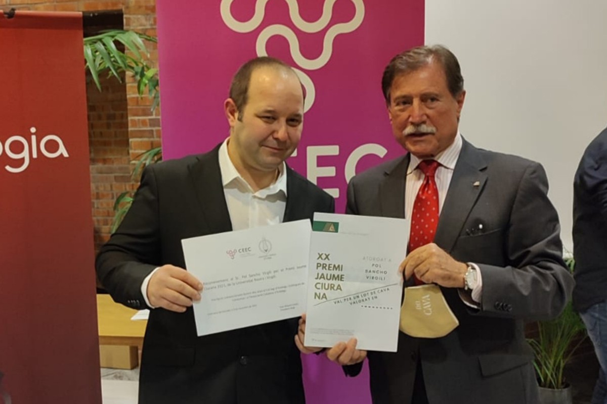 Pol Sancho rebent el Premi Jaume Ciurana
