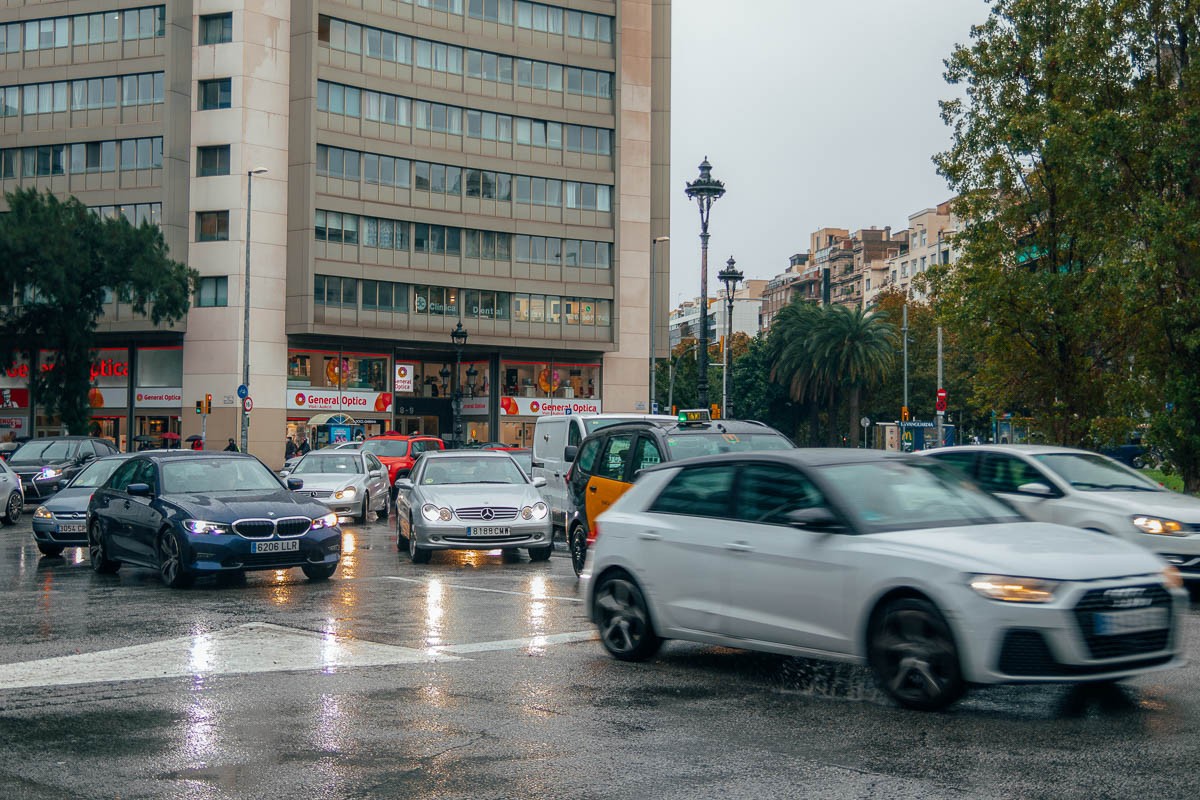 Tarda de pluja a Barcelona, en una imatge d'arxiu.